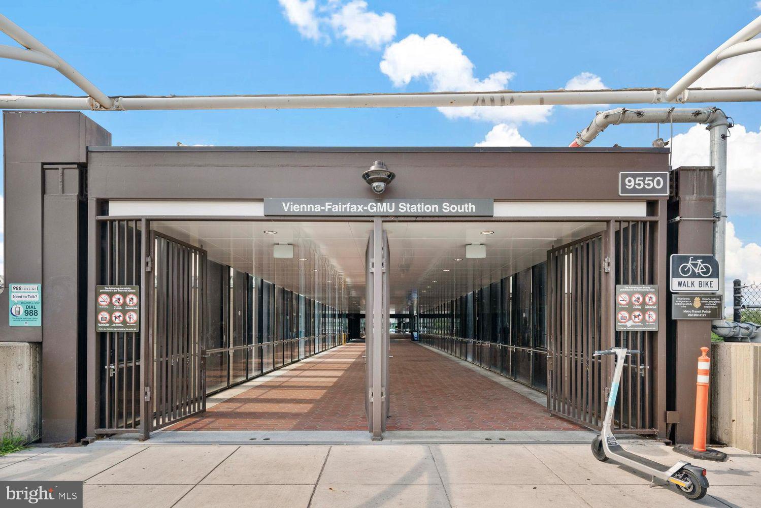 9480 Virginia Center Boulevard, Unit 329 Vienna, VA 22181 - Photo 30 of 30 a view of outdoor space