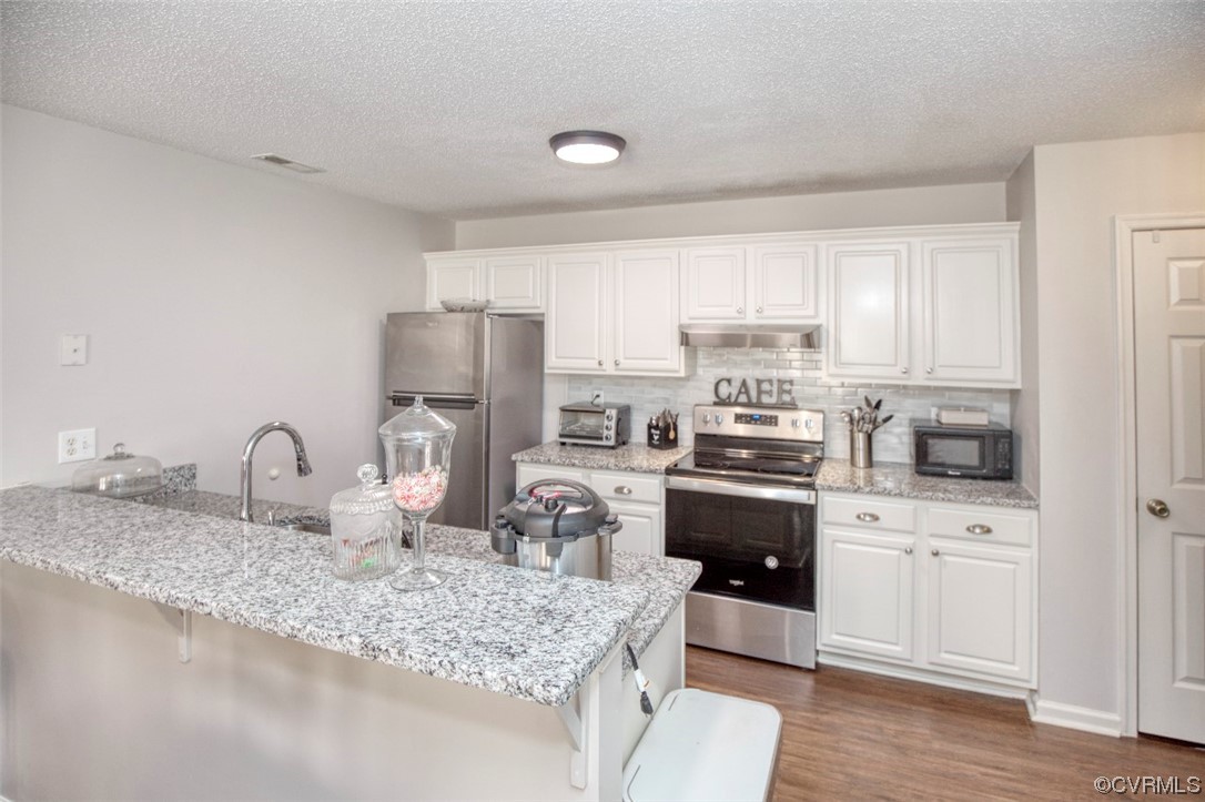 1403 Westgate Circle Williamsburg, VA 23185 - Photo 10 of 42 a kitchen with granite countertop a sink stove and refrigerator