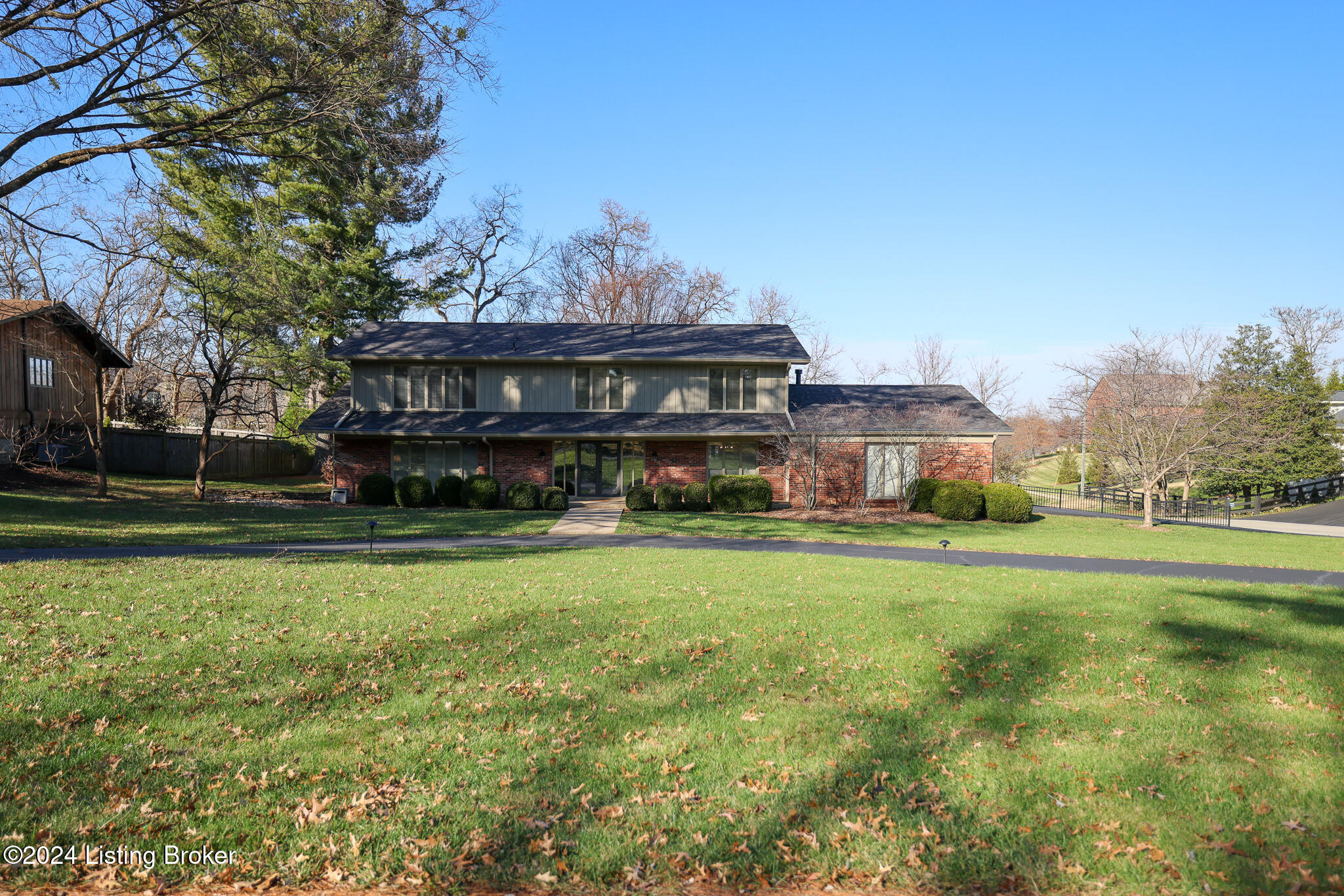6107 Innes Trace Road Louisville, KY 40222 - Photo 2 of 52 Large Corner Lot