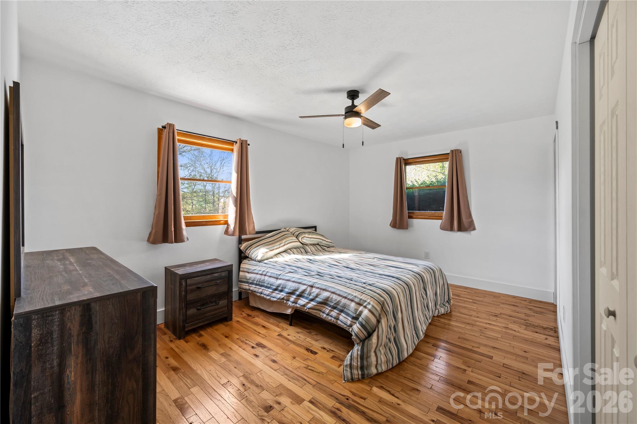 882 Queentown Road Canton, NC 28716 - Photo 19 of 33 a bedroom with a bed and a desk