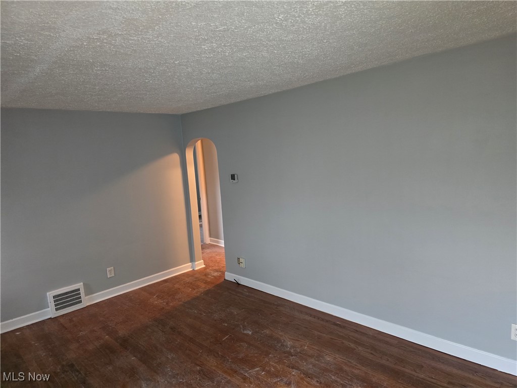 21212 Watson Road Maple Heights, OH 44137 - Photo 8 of 24 Living room
