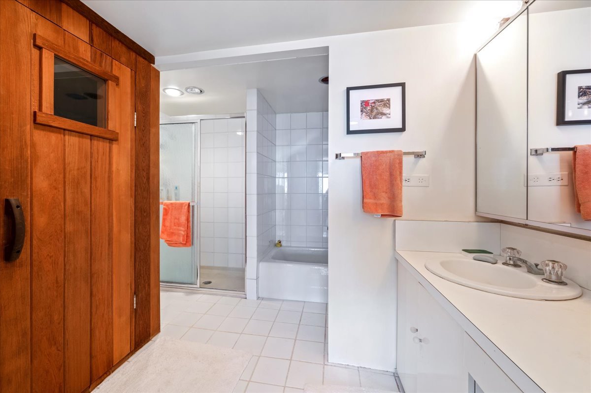 175 East Delaware Place, Unit 7910 Chicago, IL 60611 - Photo 11 of 20