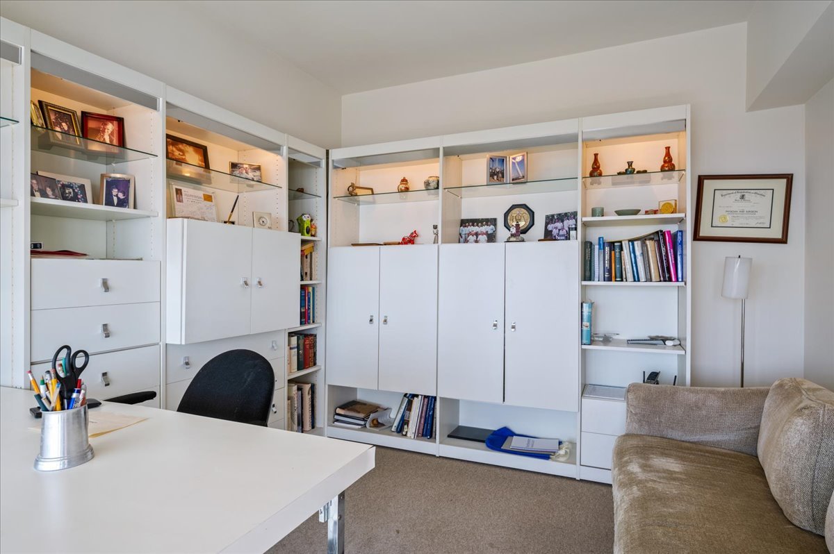 175 East Delaware Place, Unit 7910 Chicago, IL 60611 - Photo 12 of 20