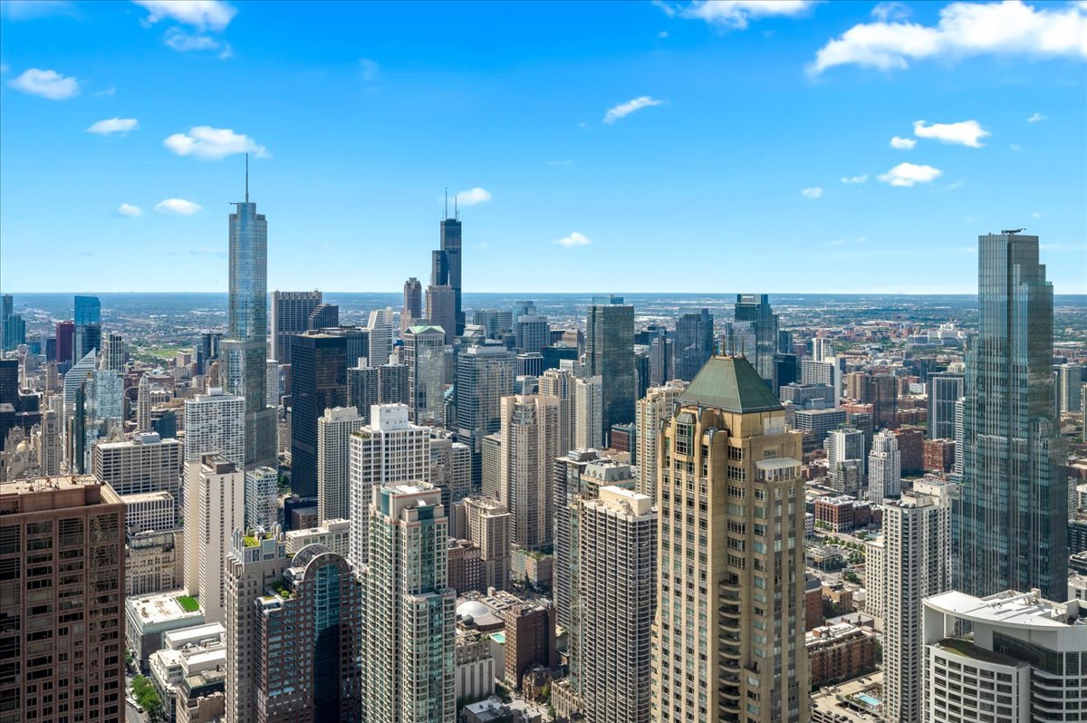 175 East Delaware Place, Unit 7910 Chicago, IL 60611 - Photo 14 of 20