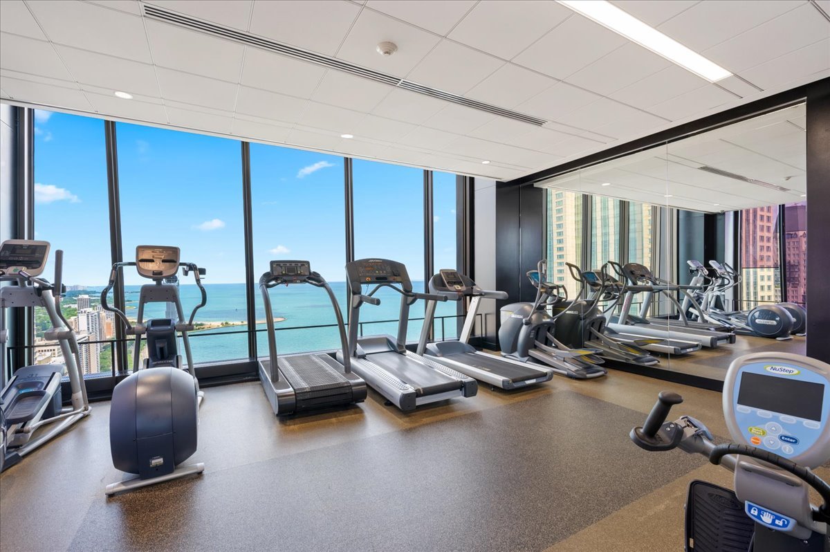 175 East Delaware Place, Unit 7910 Chicago, IL 60611 - Photo 18 of 20