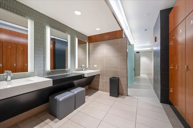 $575,000 | 175 East Delaware Place, Unit 7910, Chicago, IL 60611