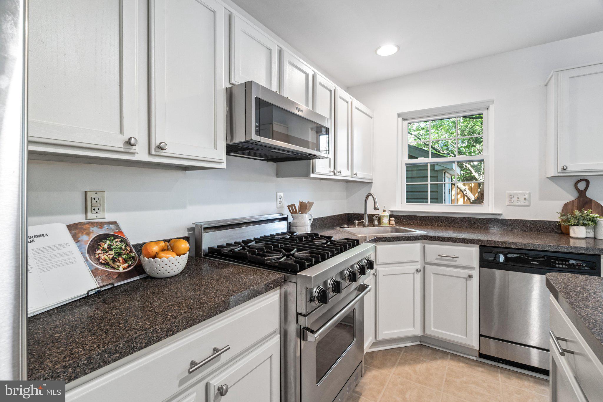 605 Hollowstone Road Frederick, MD 21703 - Photo 8 of 32 Kitchen