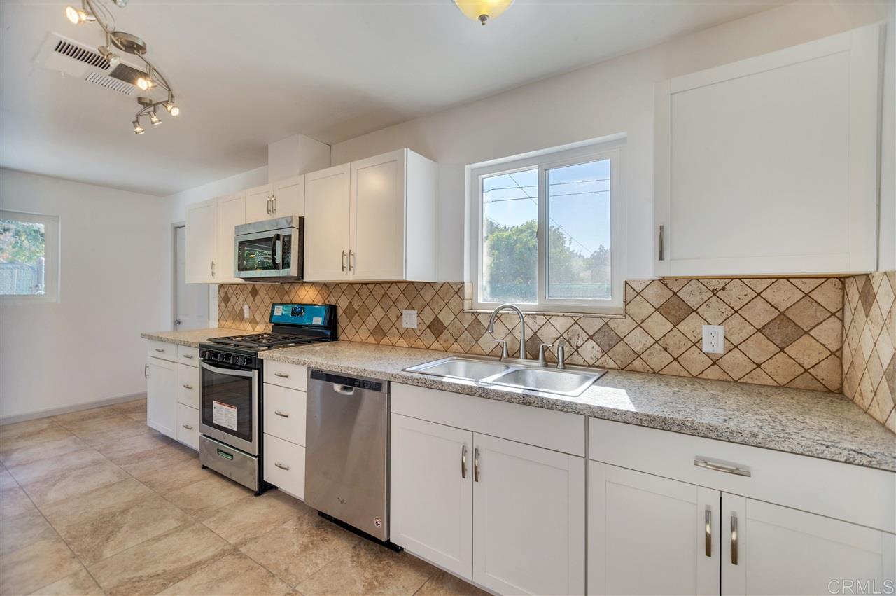 4096 Acacia Street Riverside, CA 92503 - Photo 11 of 24