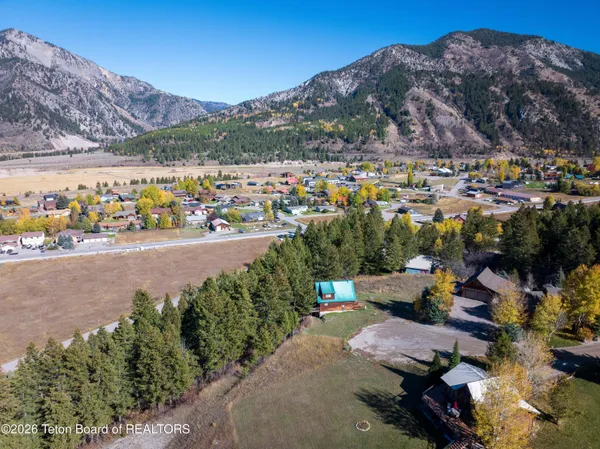 $795,000 | 681 Overlook Circle, Alpine, WY 83128