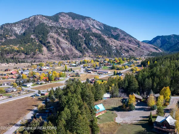 $795,000 | 681 Overlook Circle, Alpine, WY 83128