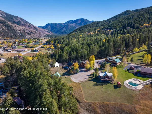 $795,000 | 681 Overlook Circle, Alpine, WY 83128