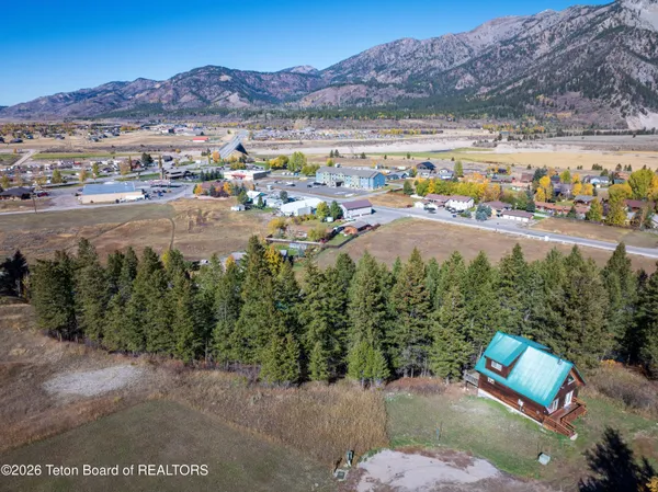 $795,000 | 681 Overlook Circle, Alpine, WY 83128