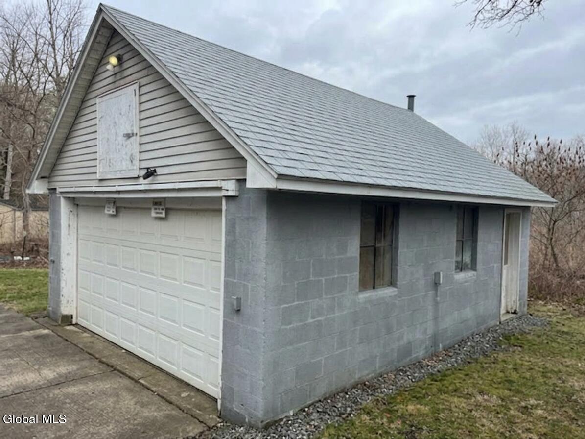 357 Murphy Road Wright, NY 12157 - Photo 26 of 31 Firefly_Gemini Flash_remove the garbage