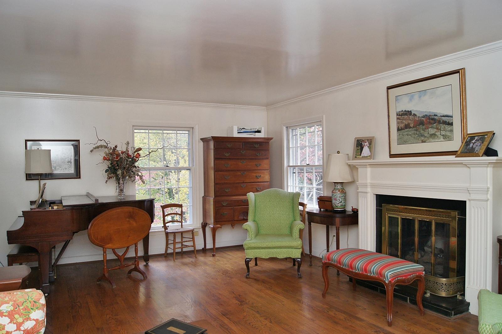 726 Wildwood Road Southwest Roanoke, VA 24014 - Photo 6 of 23 INTERIOR