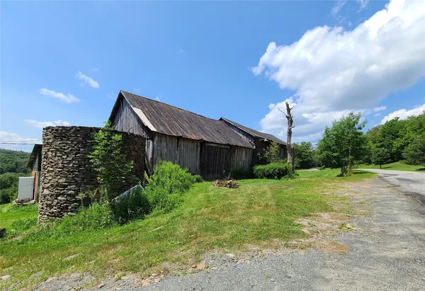 $464,500 | 299-301 Stump Pond Road, Livingston Manor, NY 12758