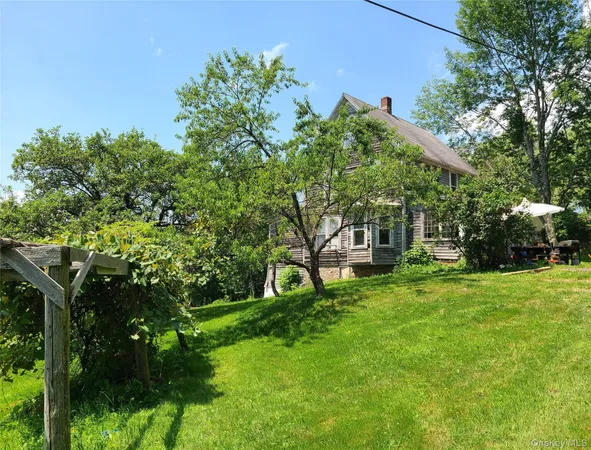 a view of a house with a backyard