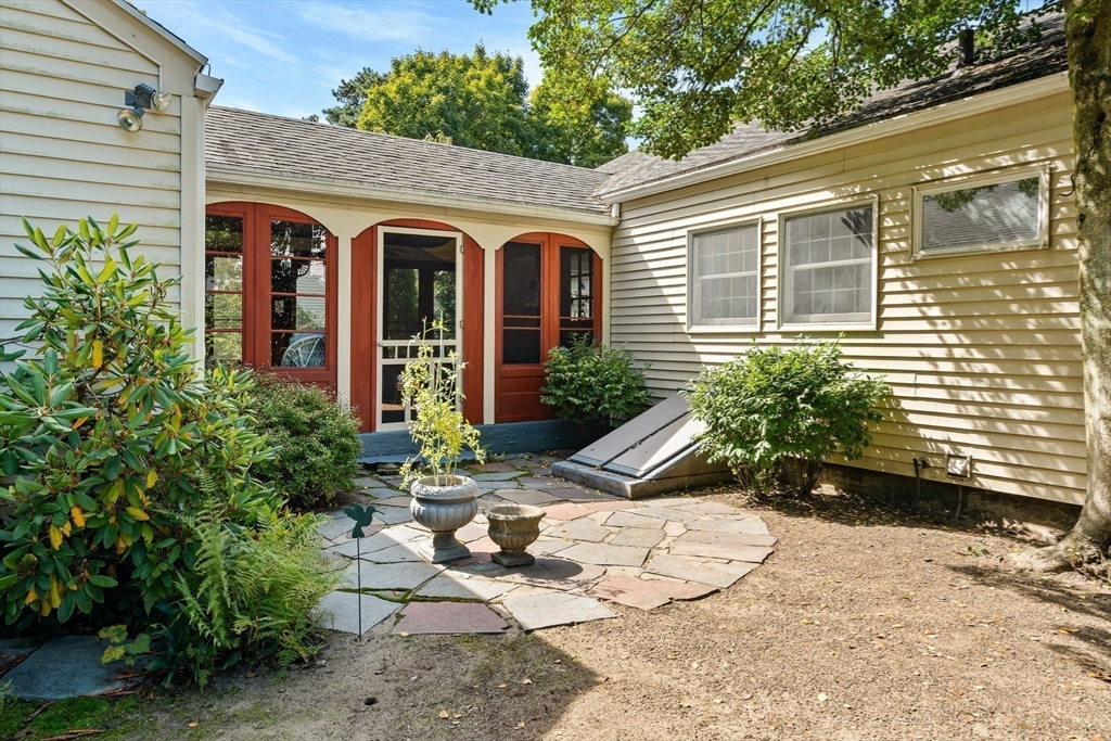 139 Burbank Road Longmeadow, MA 01106 - Photo 5 of 41
