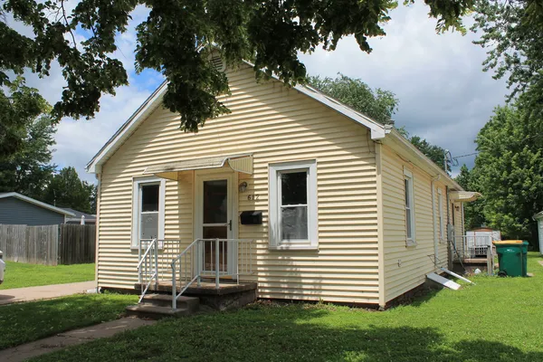 $89,900 | 612 East Pierce Street, Macomb, IL 61455