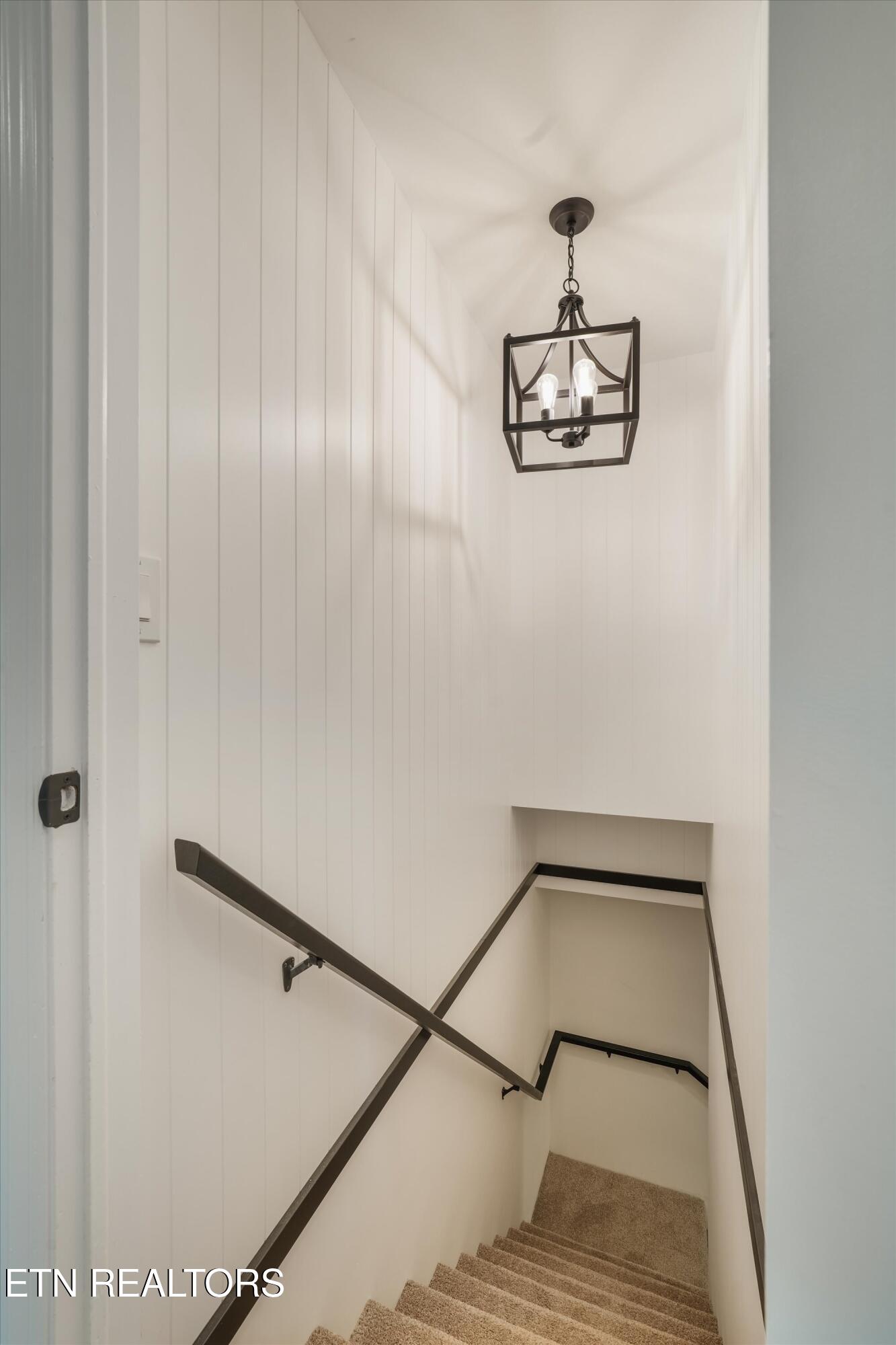 2572 Sevierville Road Maryville, TN 37804 - Photo 28 of 42 Stairs