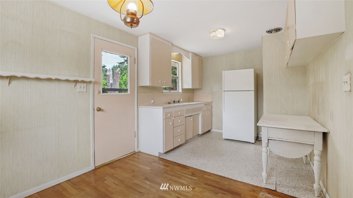 17524 Southeast 134th Street Renton, WA 98059 - Photo 14 of 28