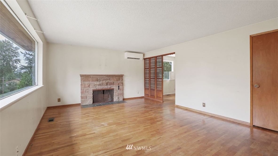 17524 Southeast 134th Street Renton, WA 98059 - Photo 5 of 28
