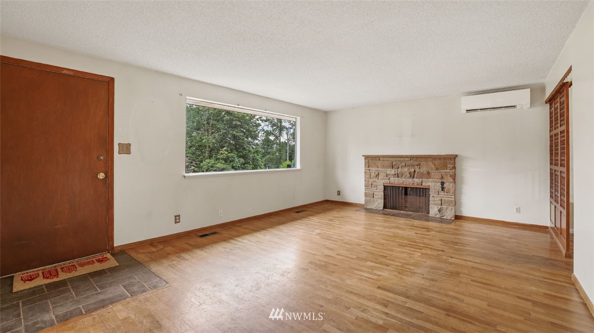 17524 Southeast 134th Street Renton, WA 98059 - Photo 8 of 28