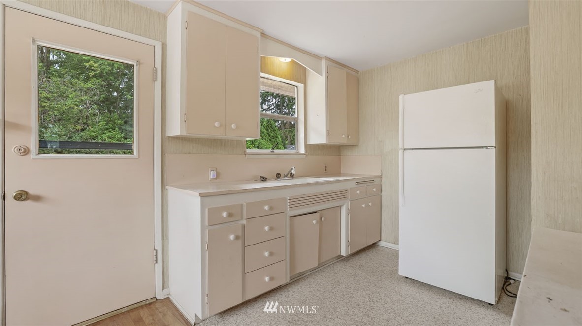 17524 Southeast 134th Street Renton, WA 98059 - Photo 10 of 28