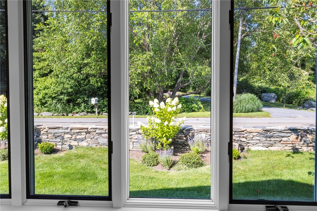 331 3rd Beach Road Middletown, RI 02842 - Photo 6 of 48 Gallery Image 6