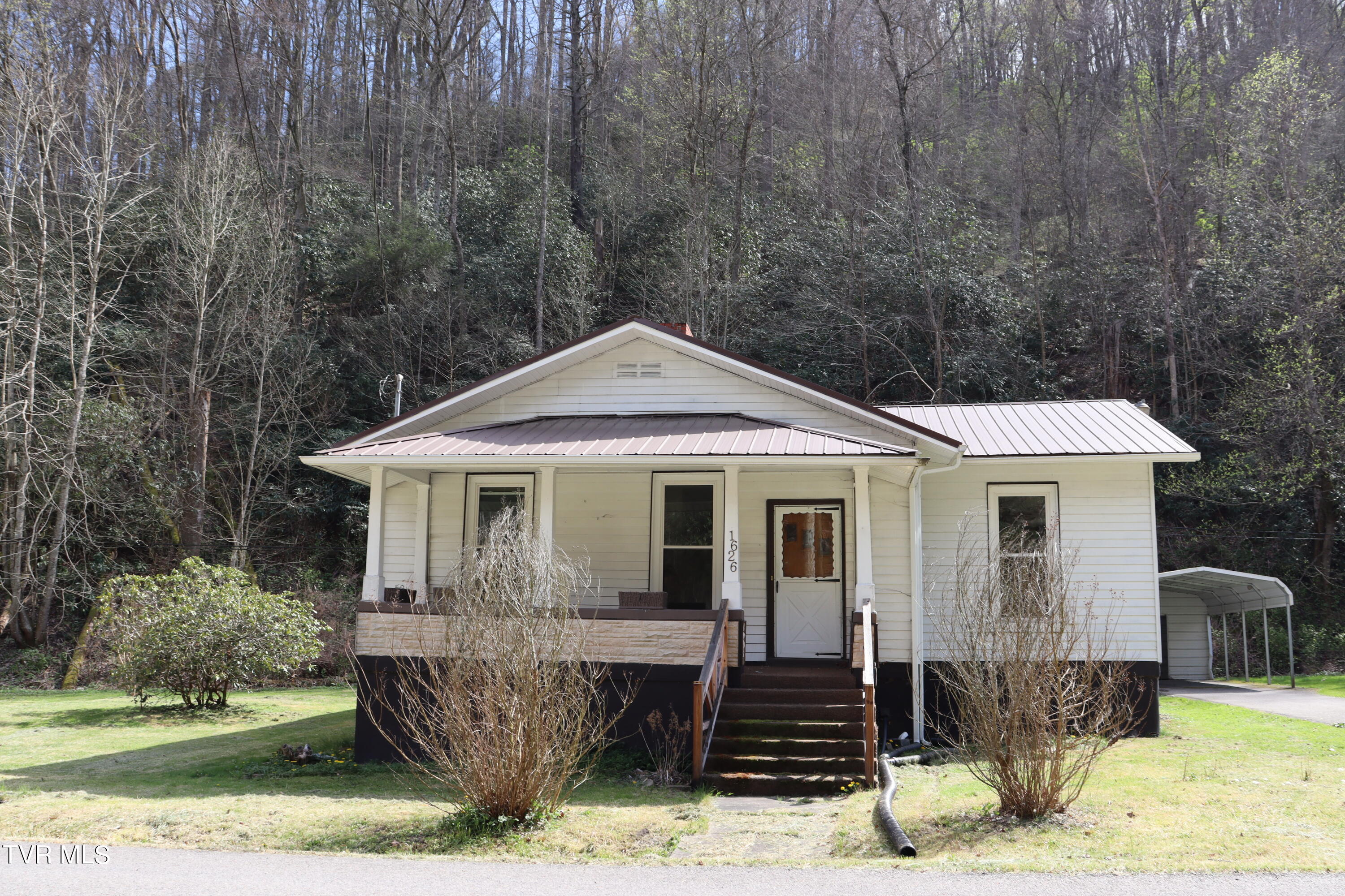 1626 Derby Road Appalachia, VA 24216 - Photo 1 of 23 IMG_7598