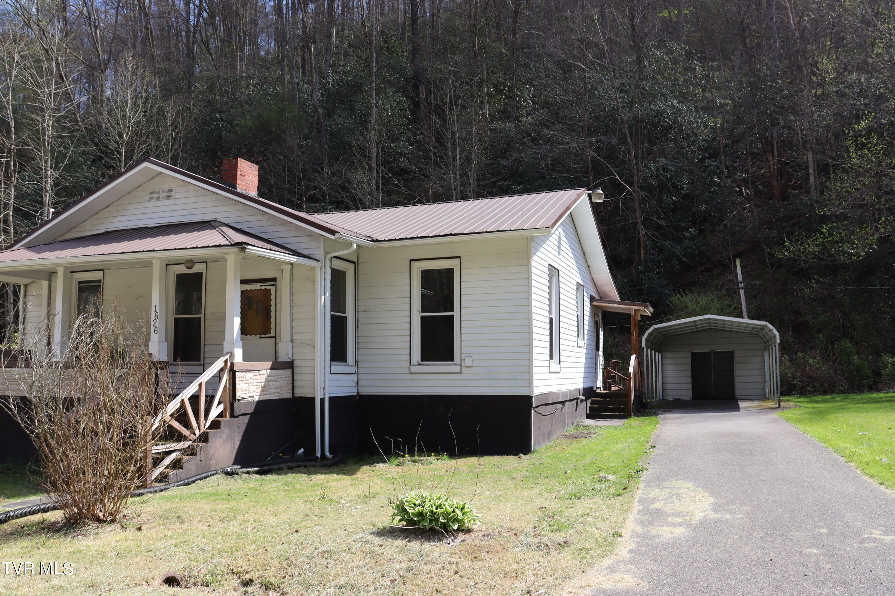 1626 Derby Road Appalachia, VA 24216 - Photo 2 of 23 IMG_7600