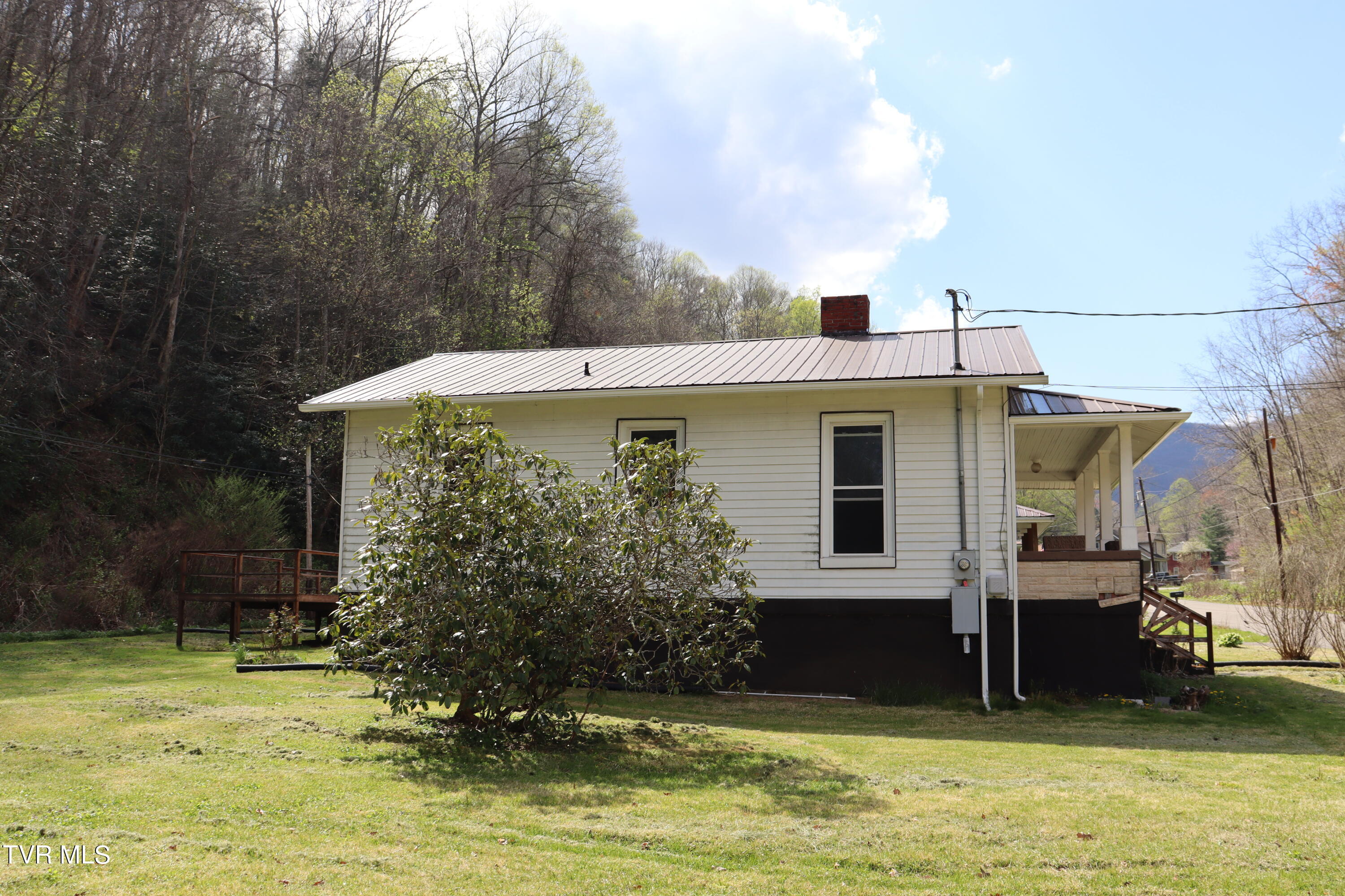 1626 Derby Road Appalachia, VA 24216 - Photo 4 of 23 IMG_7602