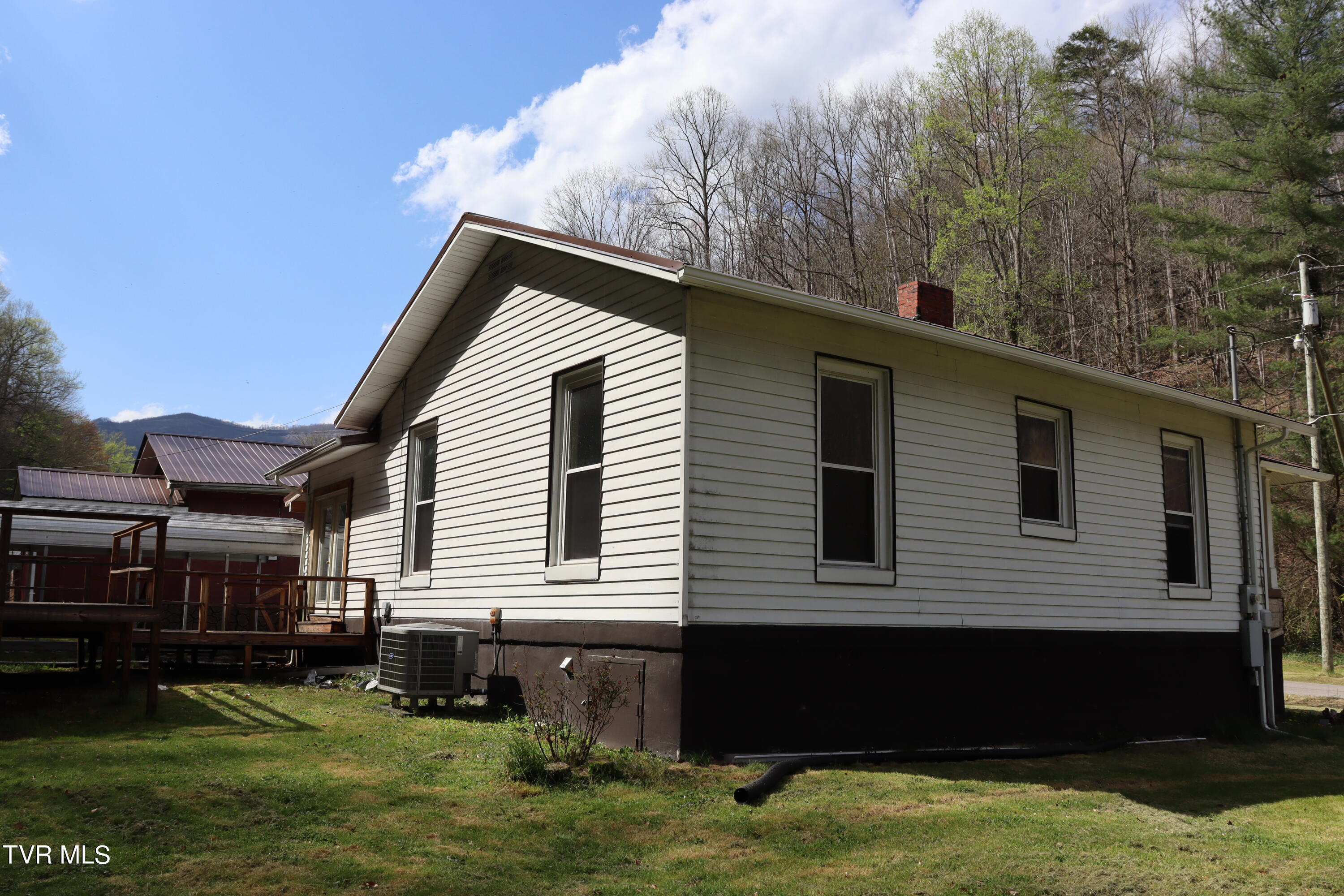 1626 Derby Road Appalachia, VA 24216 - Photo 5 of 23 IMG_7603
