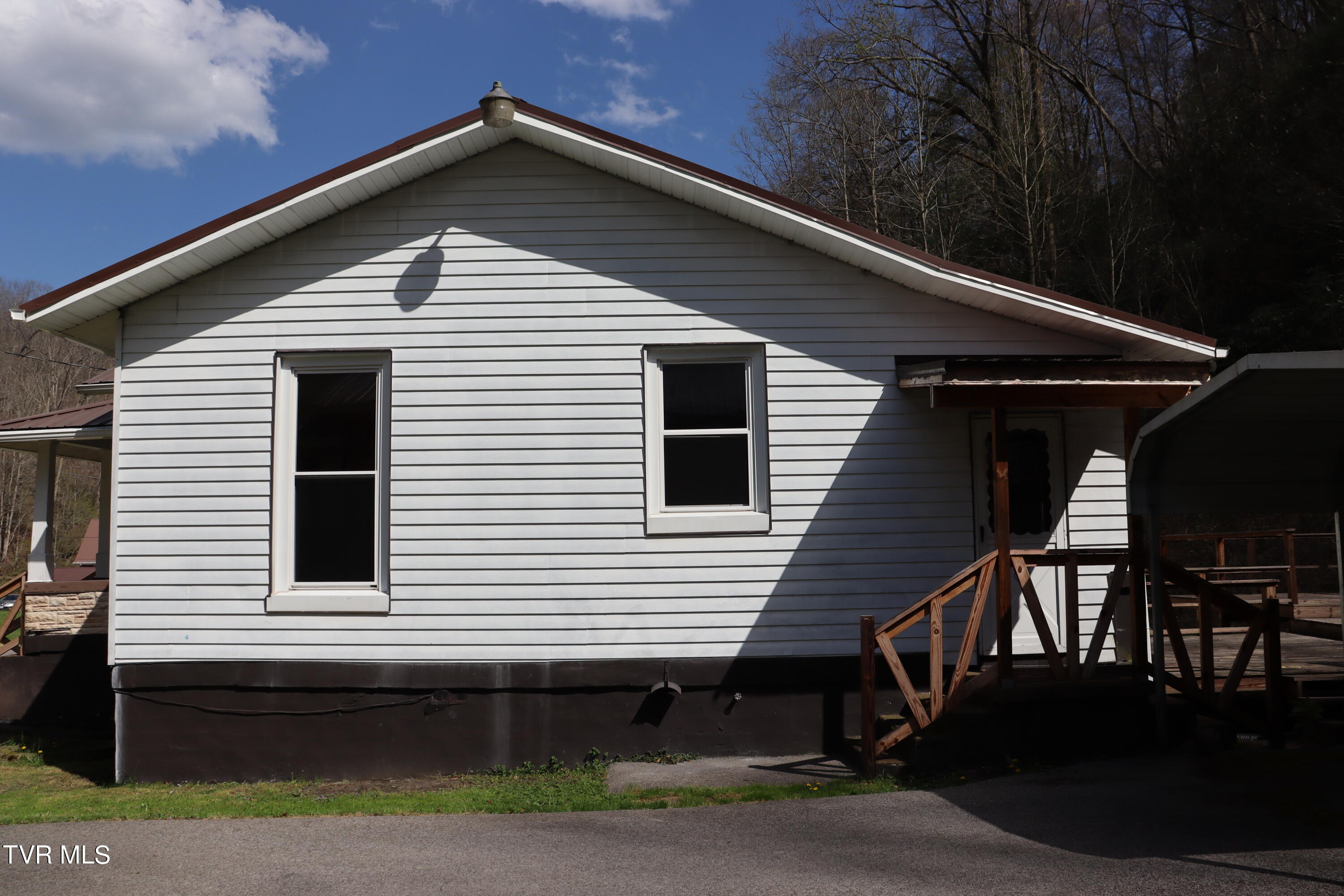 1626 Derby Road Appalachia, VA 24216 - Photo 8 of 23 IMG_7606