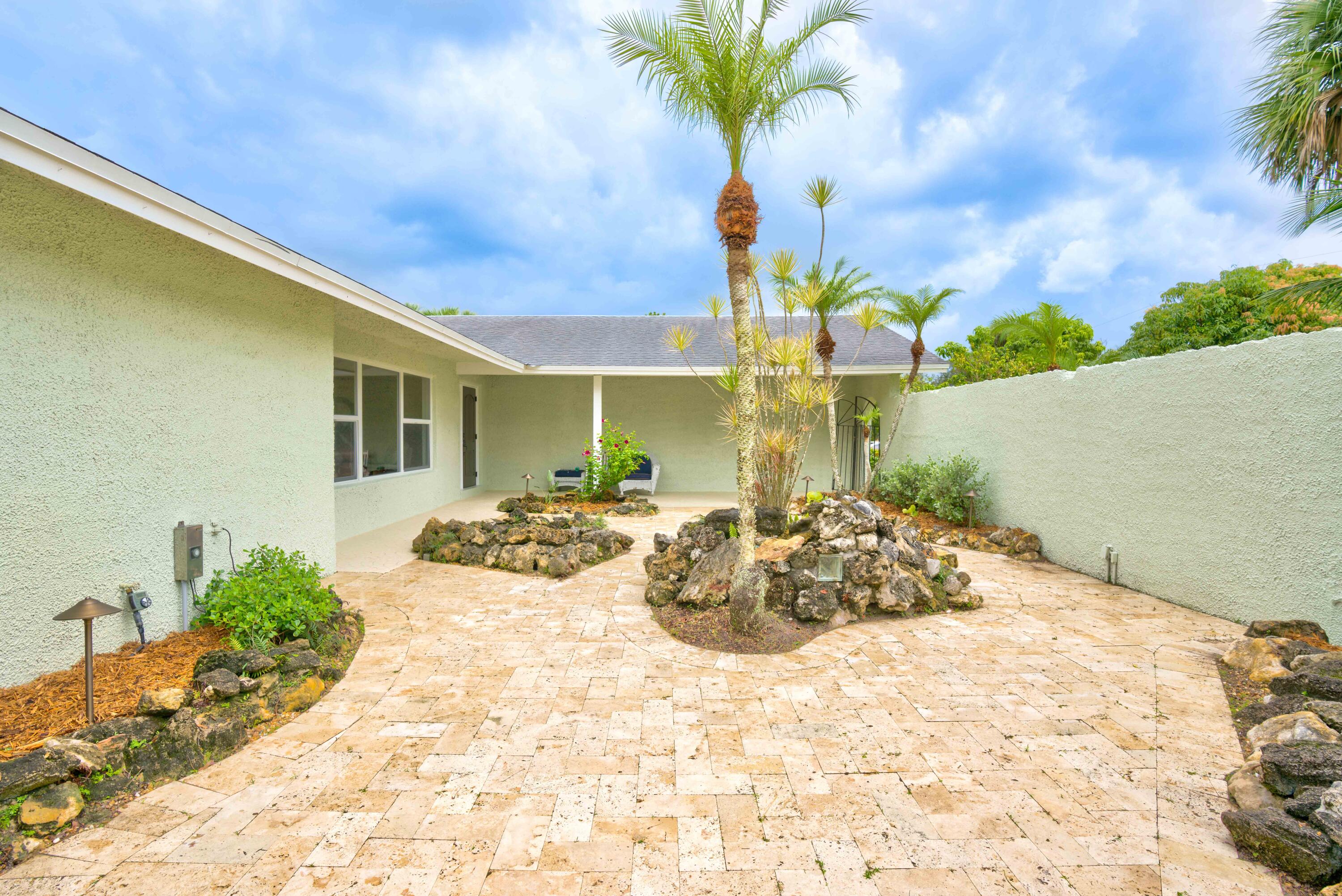 10046 175th Road North Jupiter, FL 33478 - Photo 7 of 66 07__mlp2445_6_7_8_9