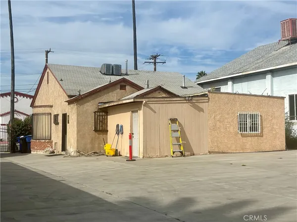 a view of a house with a outdoor space