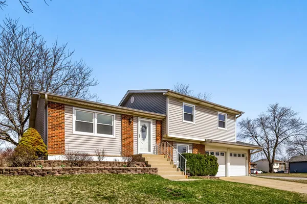 $449,900 | 4441 Harbor Circle, Hoffman Estates, IL 60192