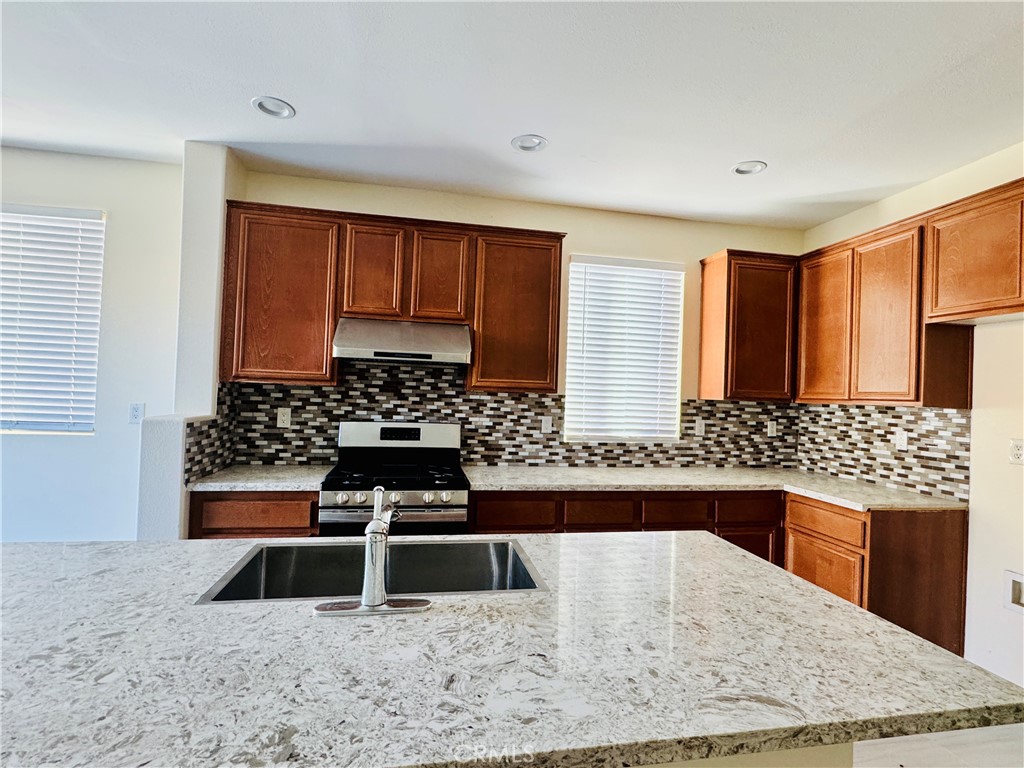 9329 Sable Ridge Avenue Hesperia, CA 92345 - Photo 4 of 32