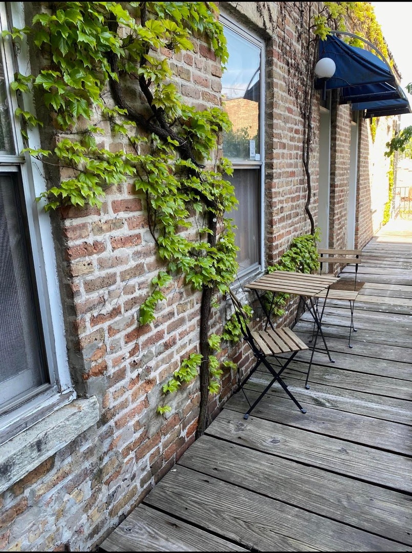 1448 West Polk Street, Unit 2R Chicago, IL 60607 - Photo 3 of 18