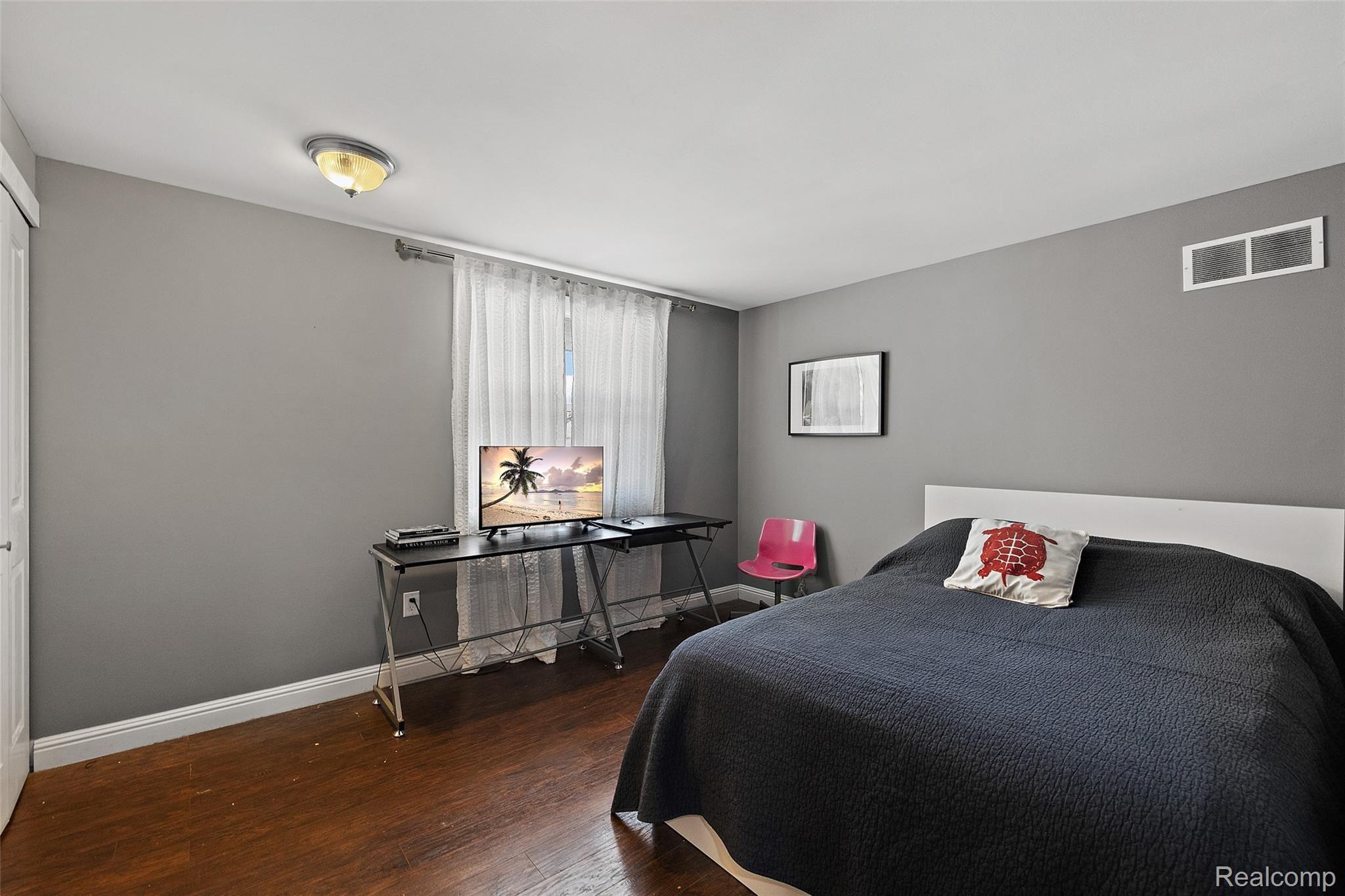 638 Abbey Court Rochester, MI 48307 - Photo 26 of 40 638 Abbey Ct-34.jpg
