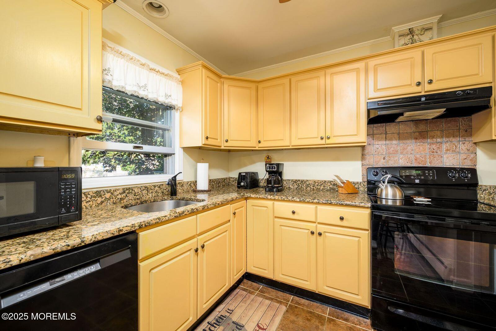 22 Kenmore Road Freehold, NJ 07728 - Photo 8 of 33 kenmore22