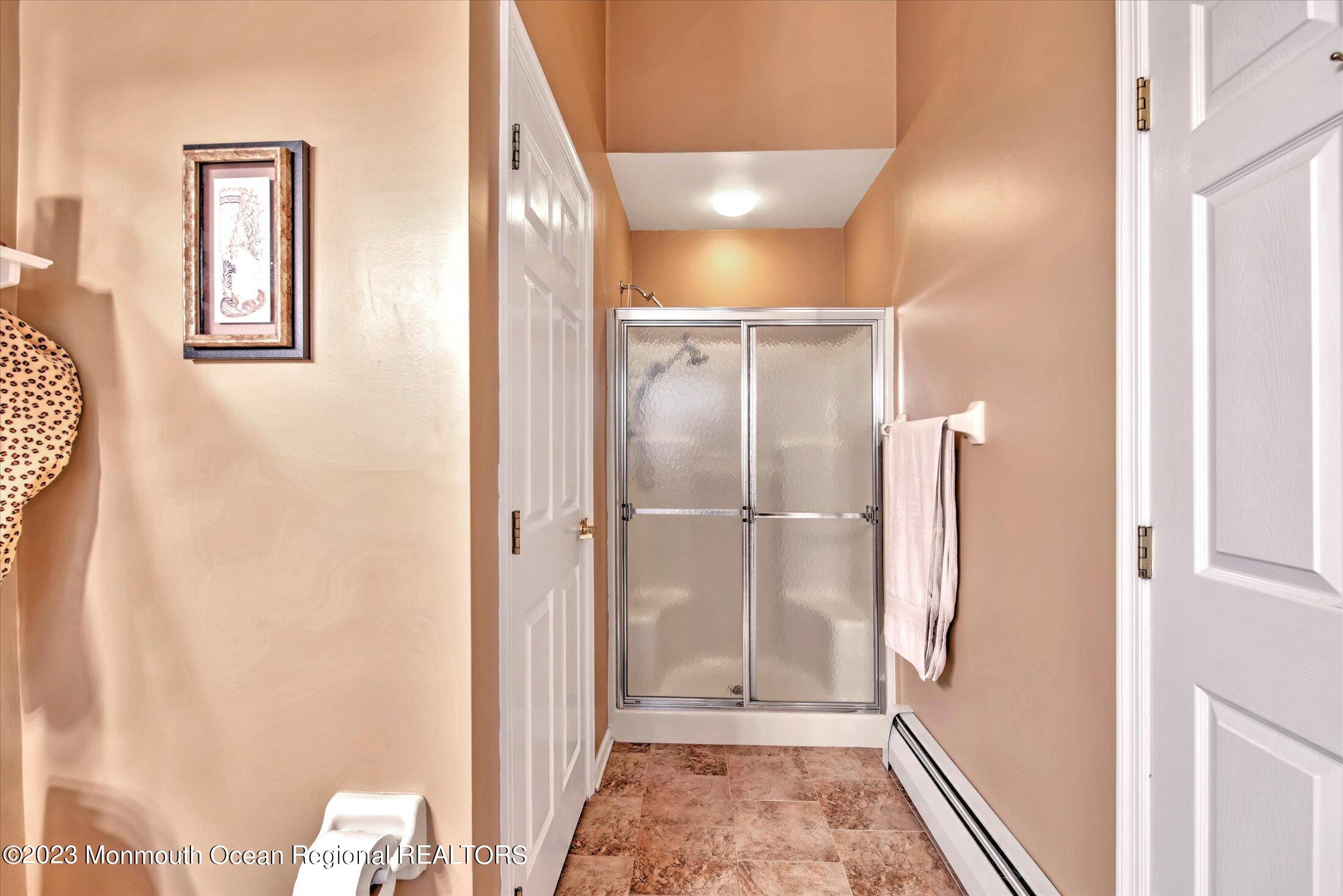 20 Portebello Road Jackson, NJ 08527 - Photo 17 of 38 21-MASTER BATHROOM