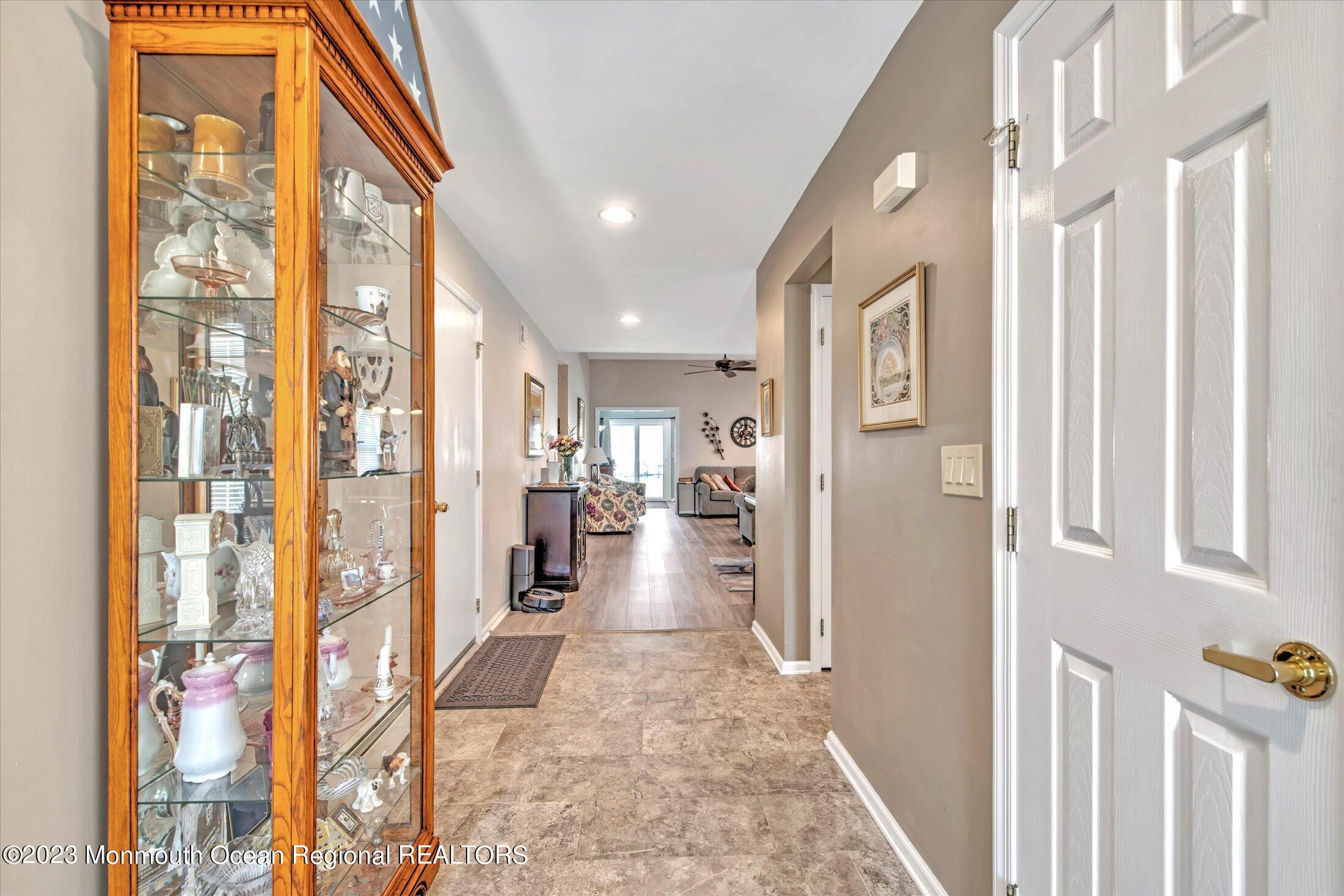 04-FOYER