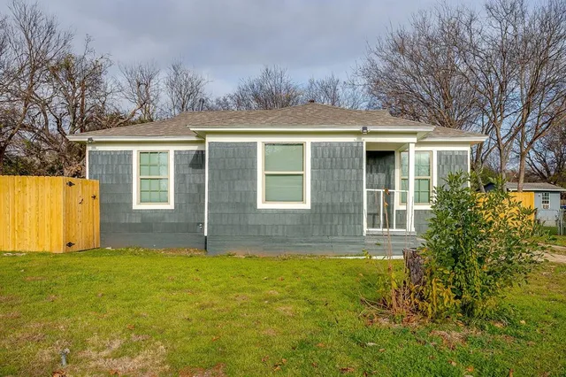 $1,600 | 4912 Almena Road, River Oaks, TX 76114