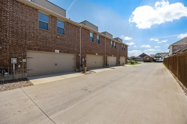 $2,500 | 2016 Saddle Way, Mesquite, TX 75149