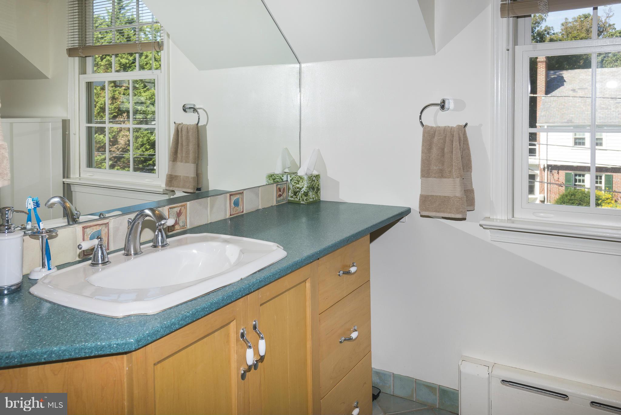 526 Ashford Road Silver Spring, MD 20910 - Photo 17 of 30 Bath (Master)