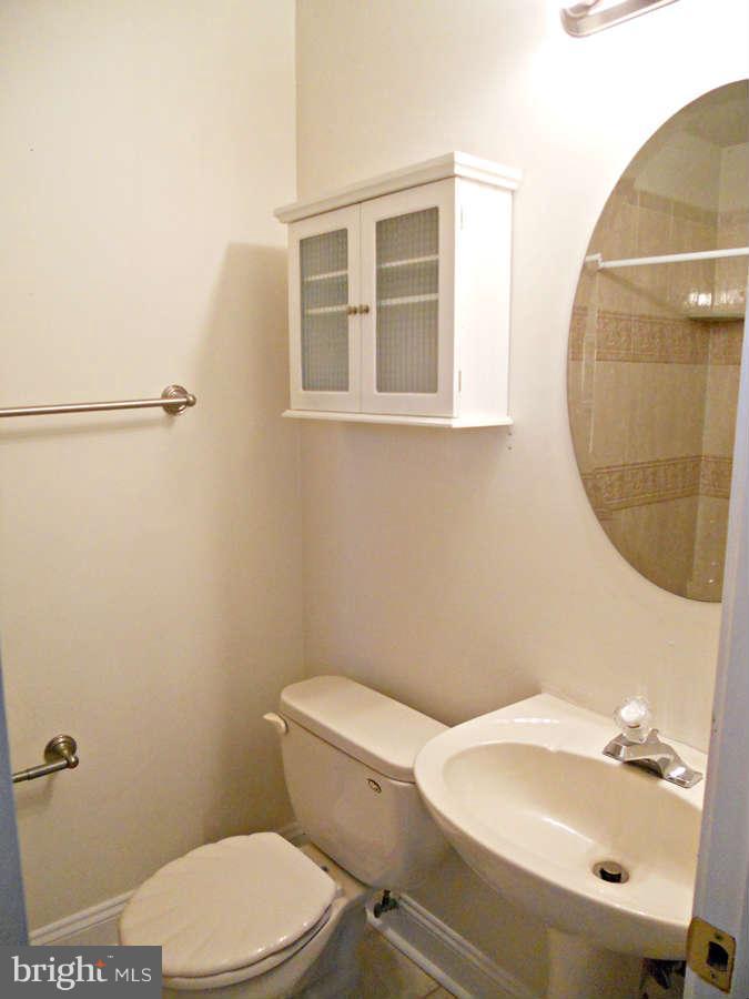 8490 Stonewall Road Manassas, VA 20110 - Photo 16 of 22 Bath (Master)