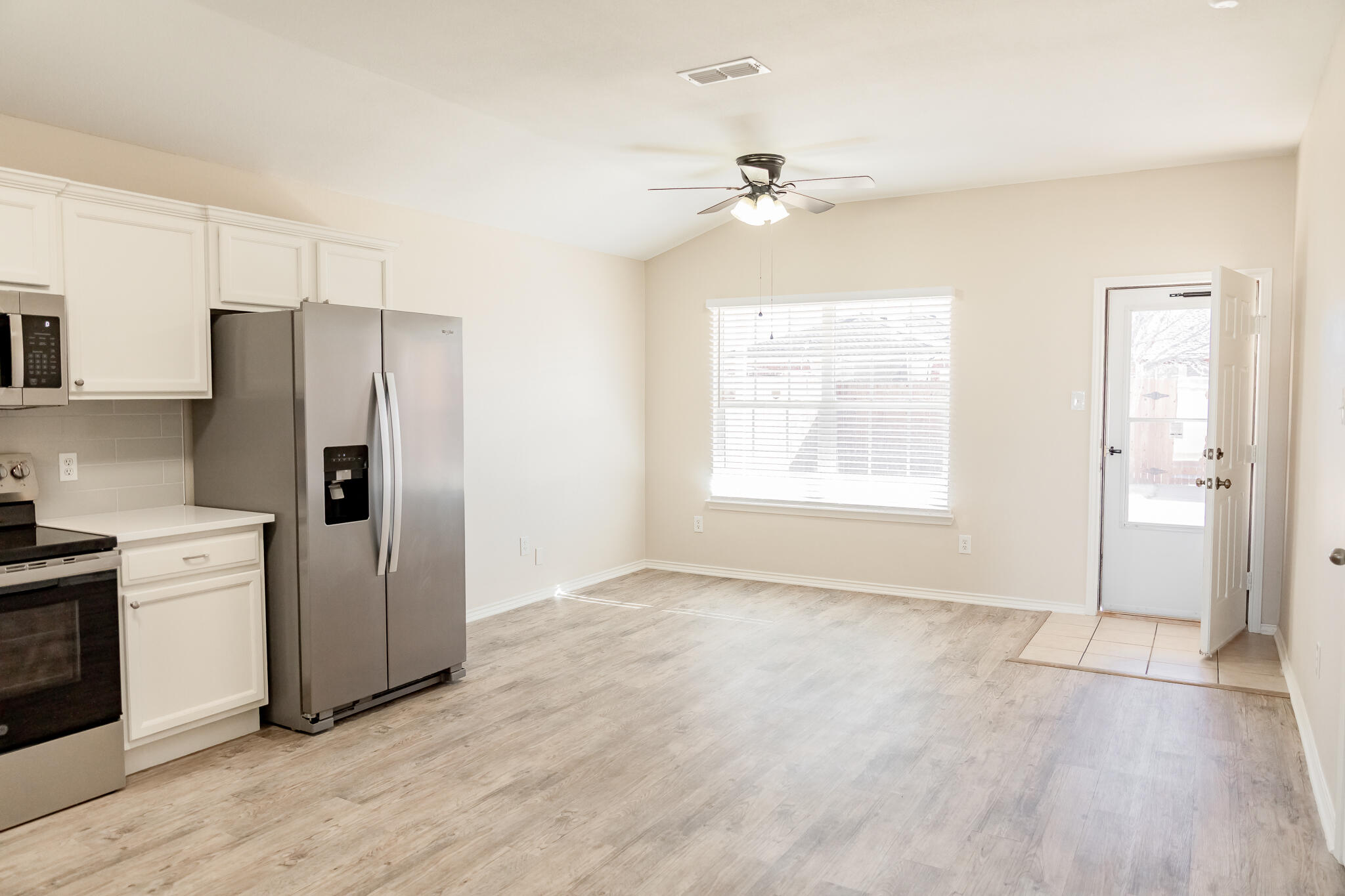 6509 87th Street Lubbock, TX 79424 - Photo 13 of 28 Large Dining, New Storm Door