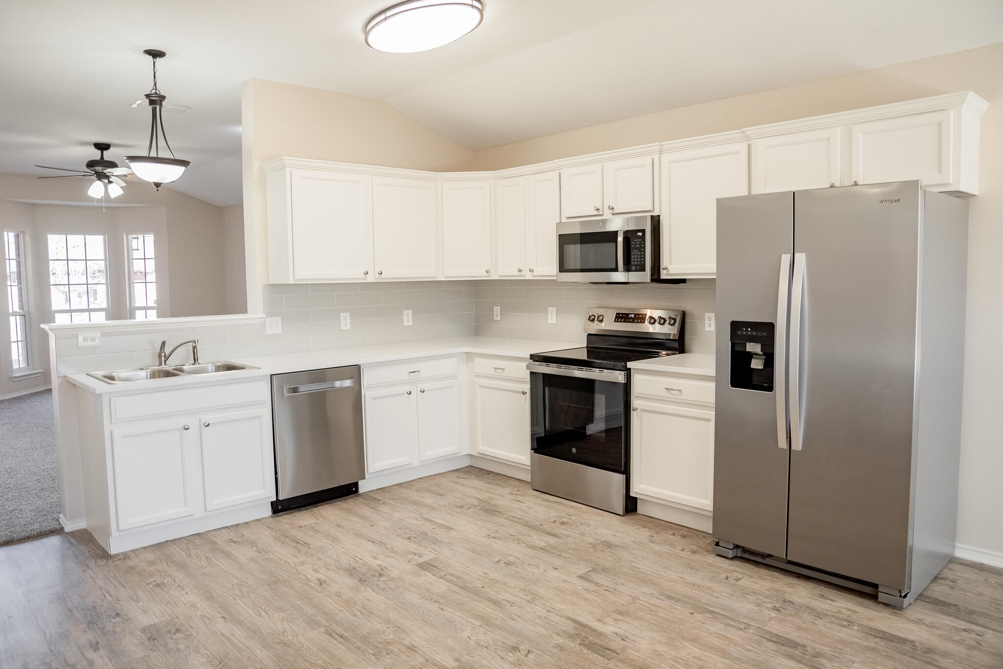 6509 87th Street Lubbock, TX 79424 - Photo 6 of 28 NEW Quartz Counters, Tile Backsplash