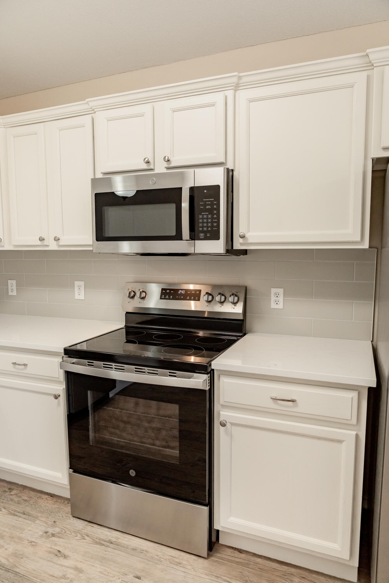 6509 87th Street Lubbock, TX 79424 - Photo 9 of 28 NEW Range & Microwave