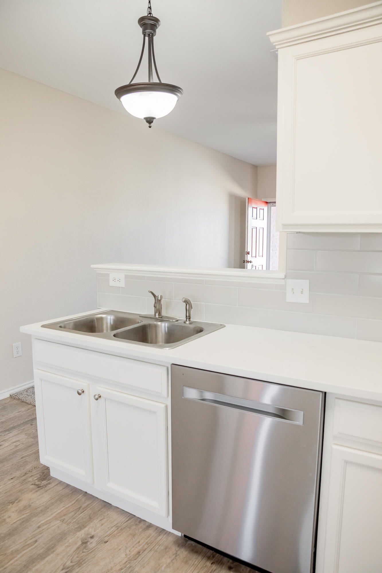 6509 87th Street Lubbock, TX 79424 - Photo 10 of 28 New Dishwasher - Interior lights Up!